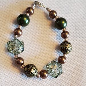 7" Green and Bronze Tone Plastic Bead Bracelet